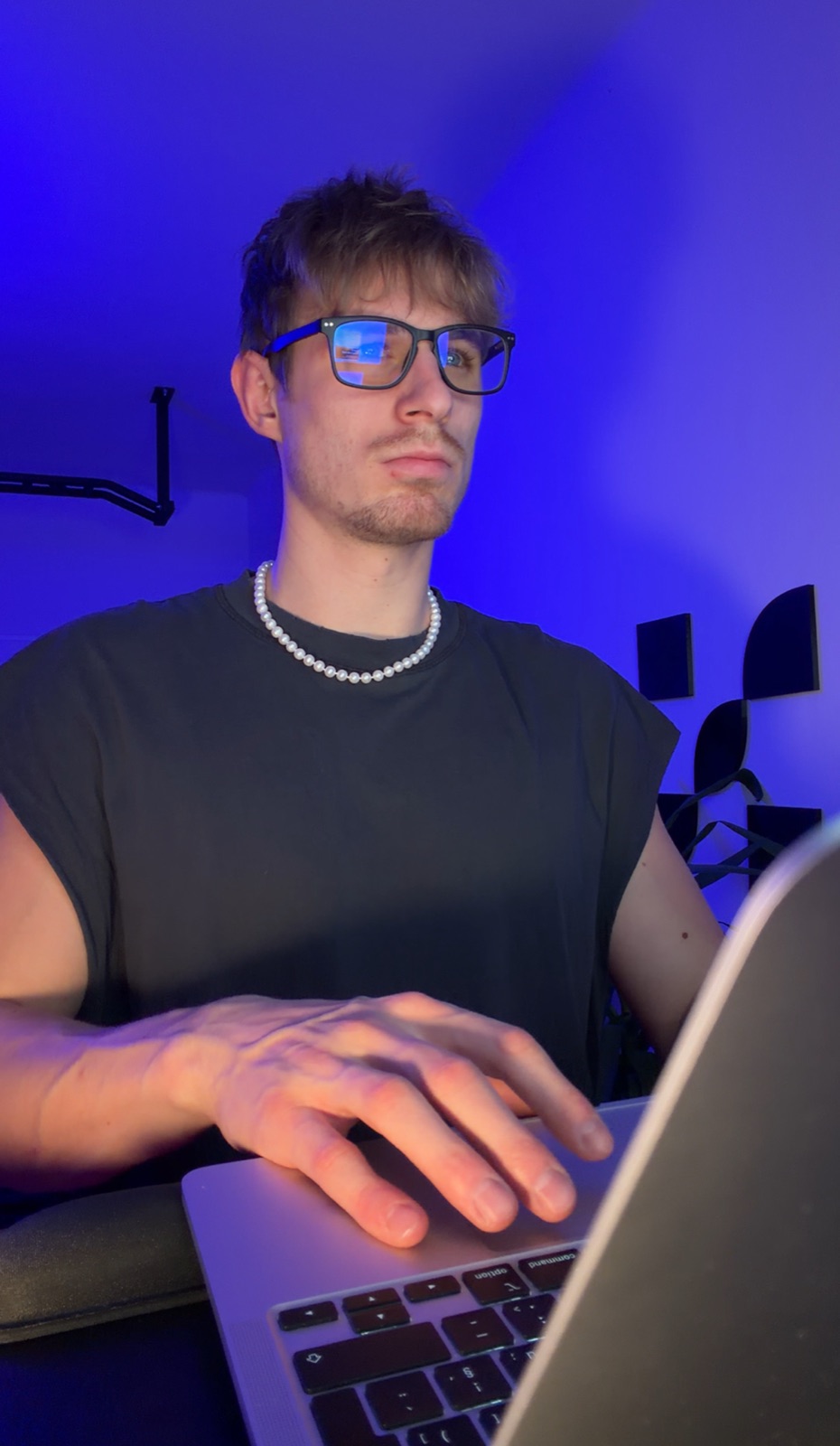 Vojtěch Putyera při práci na obsahu